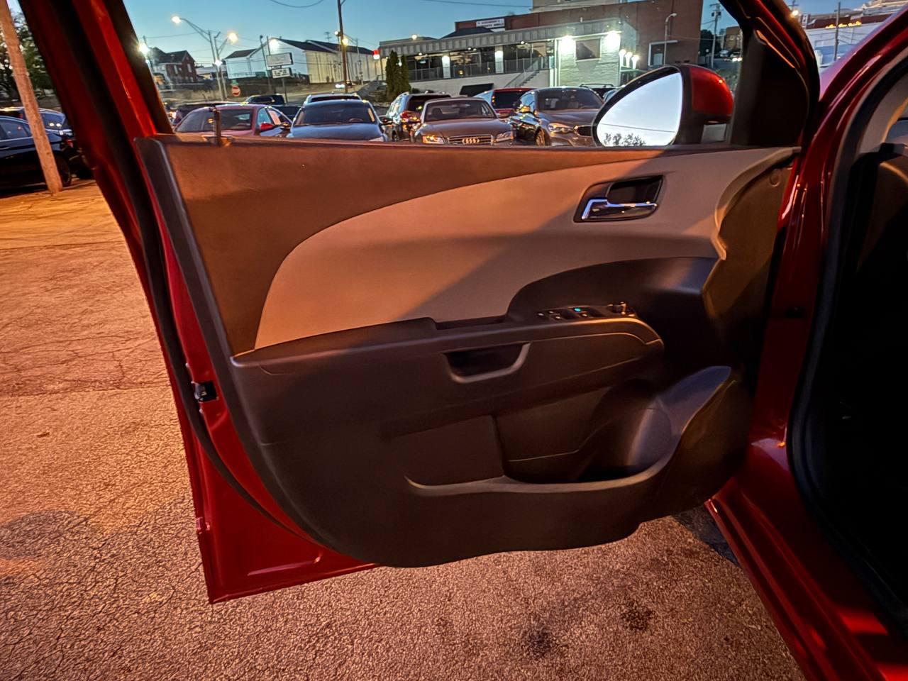 Chevrolet Sonic 2LT Sedan 2012