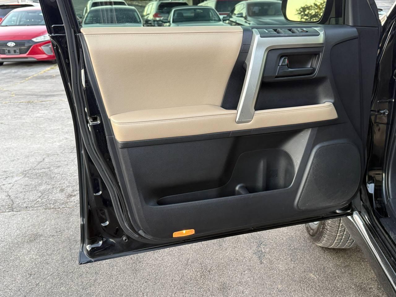 Toyota 4Runner Limited 4WD V6 2012