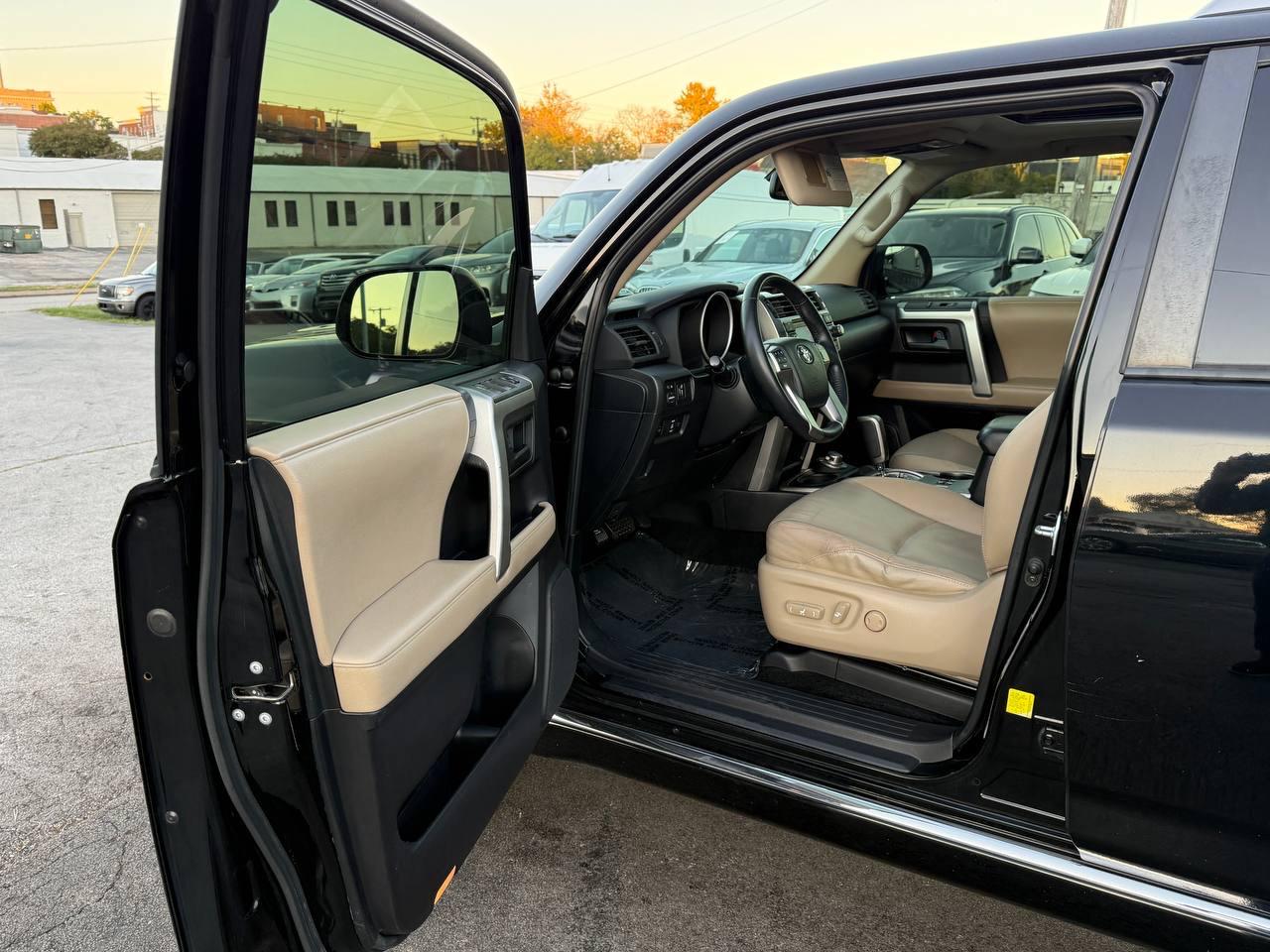 Toyota 4Runner Limited 4WD V6 2012