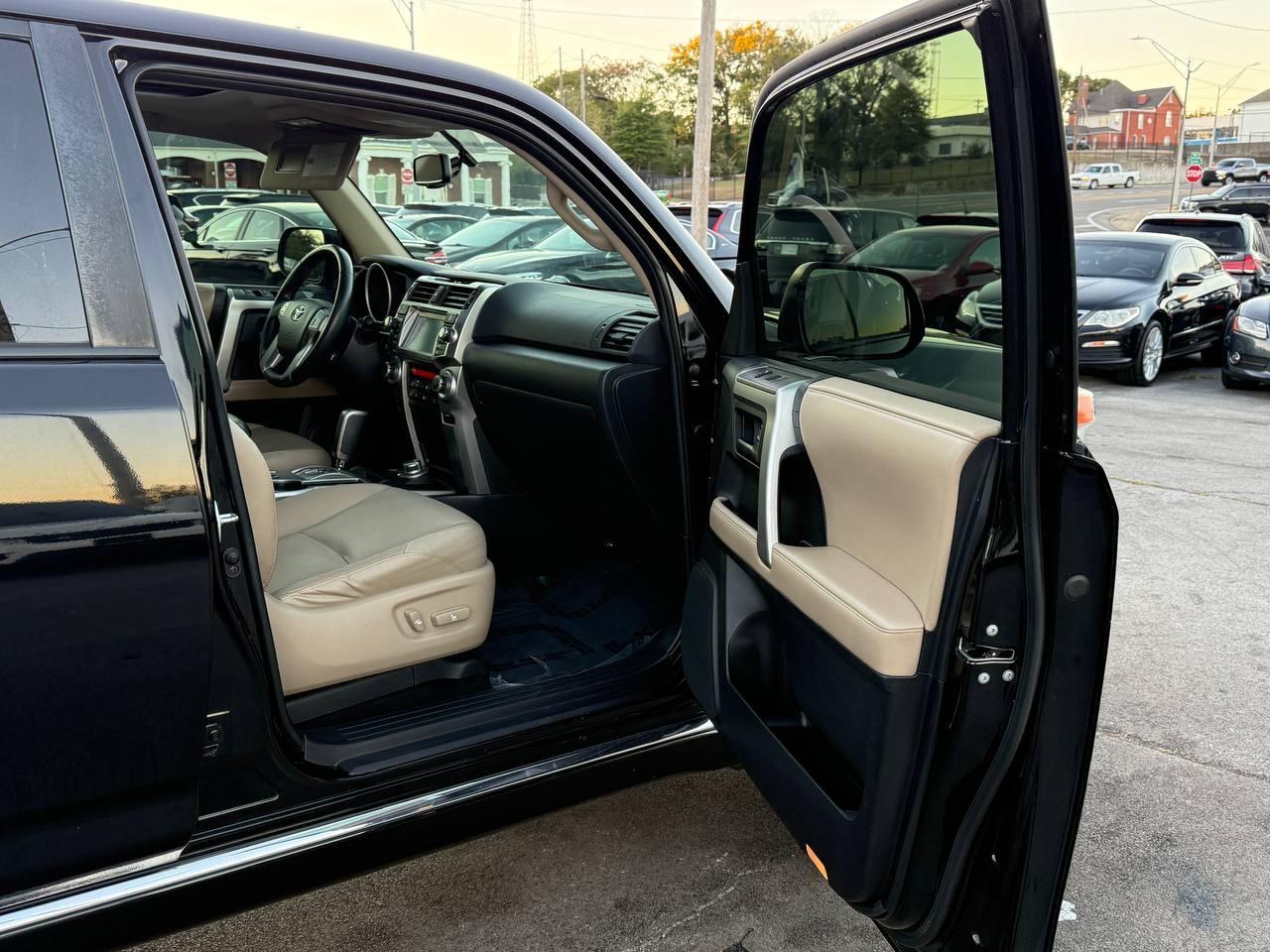 Toyota 4Runner Limited 4WD V6 2012