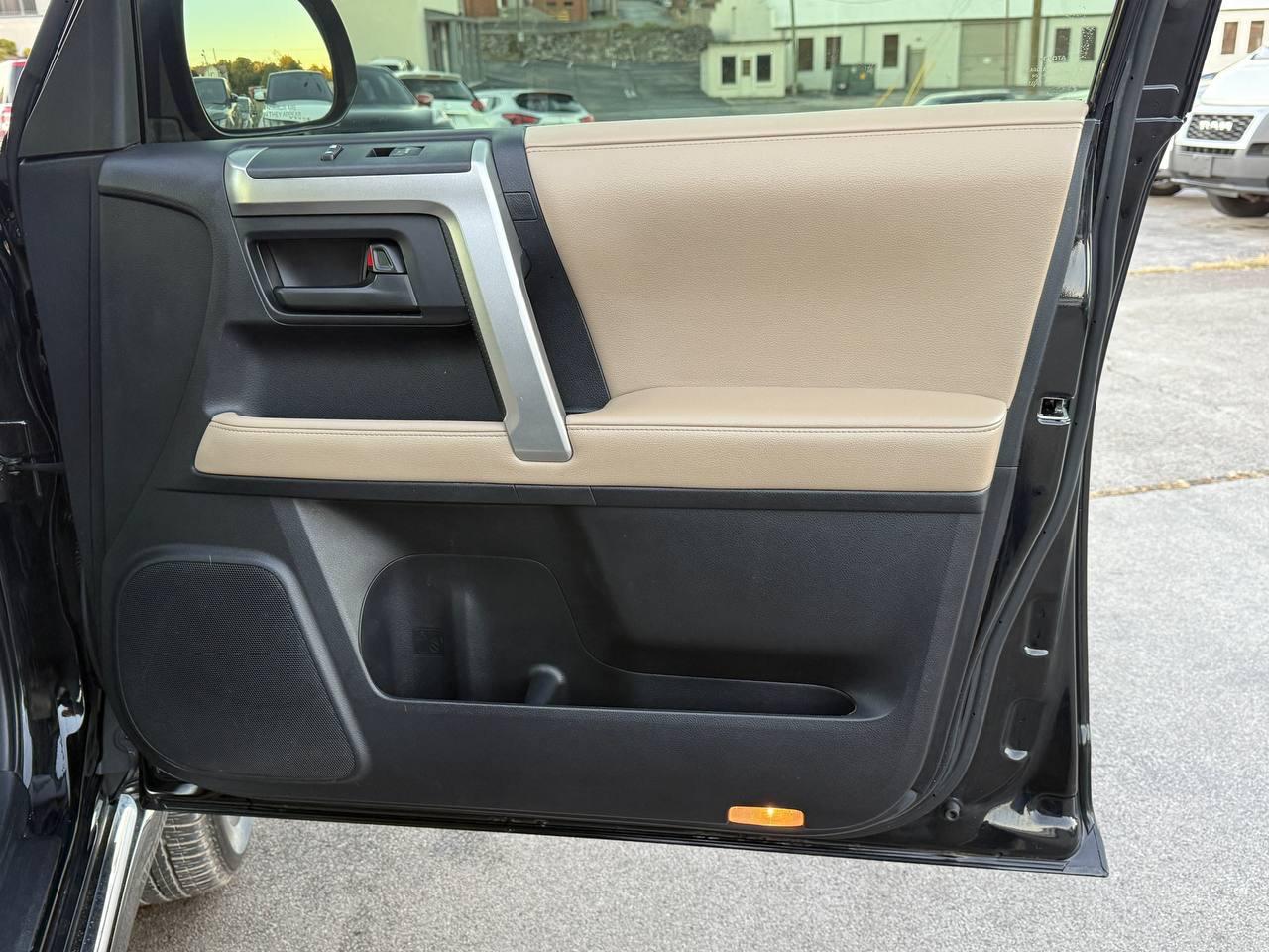 Toyota 4Runner Limited 4WD V6 2012