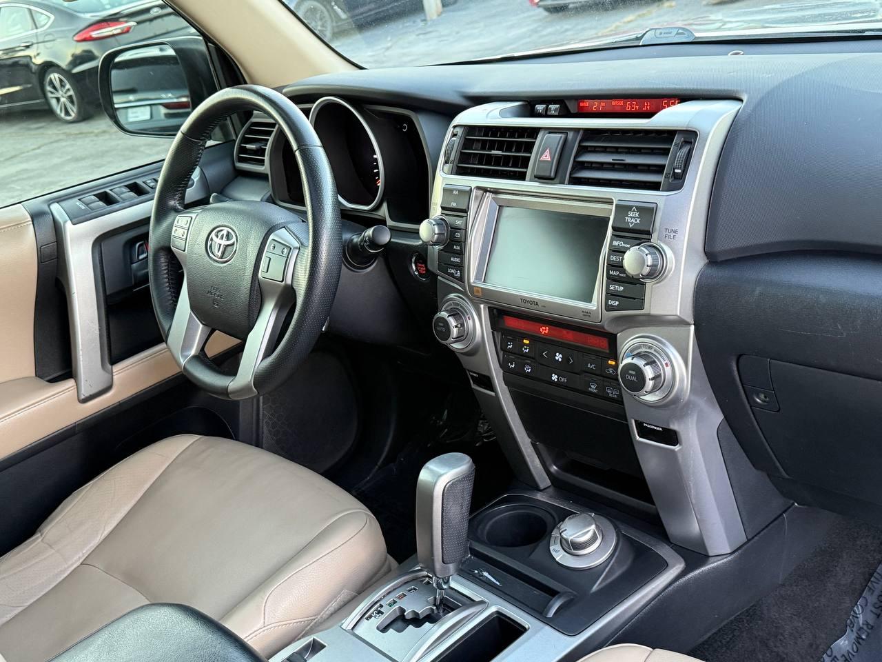 Toyota 4Runner Limited 4WD V6 2012