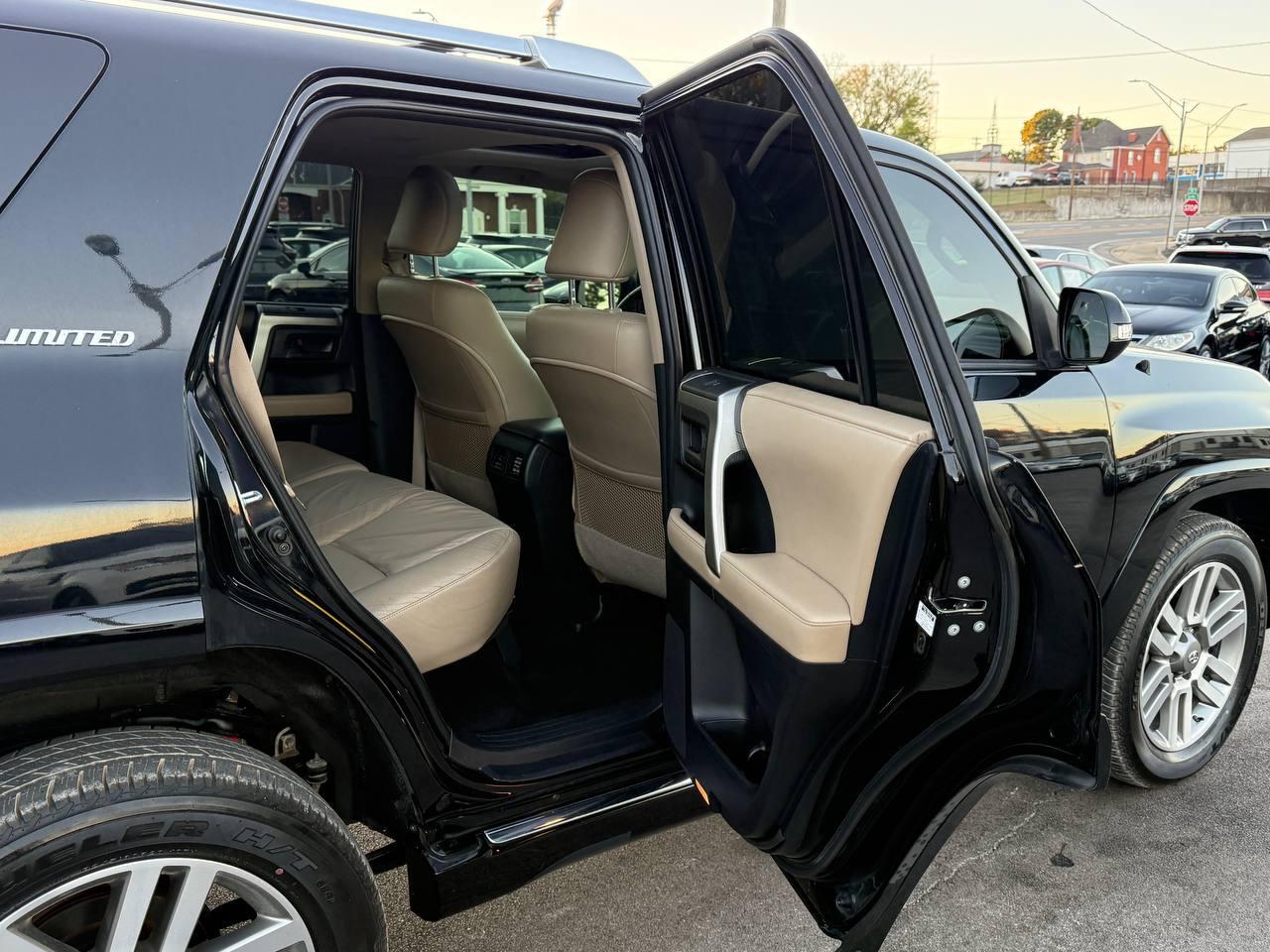 Toyota 4Runner Limited 4WD V6 2012