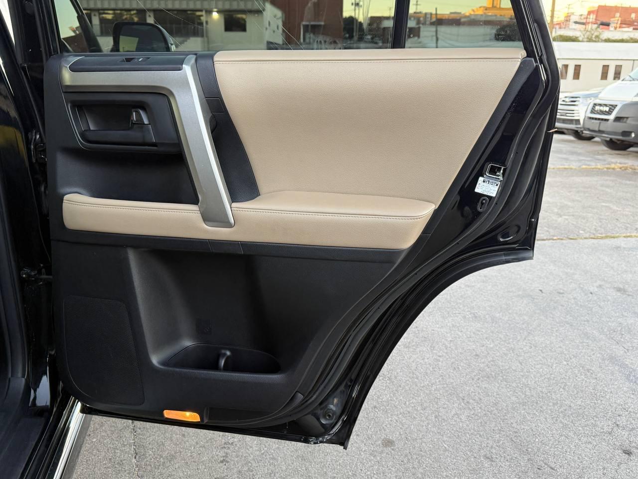 Toyota 4Runner Limited 4WD V6 2012