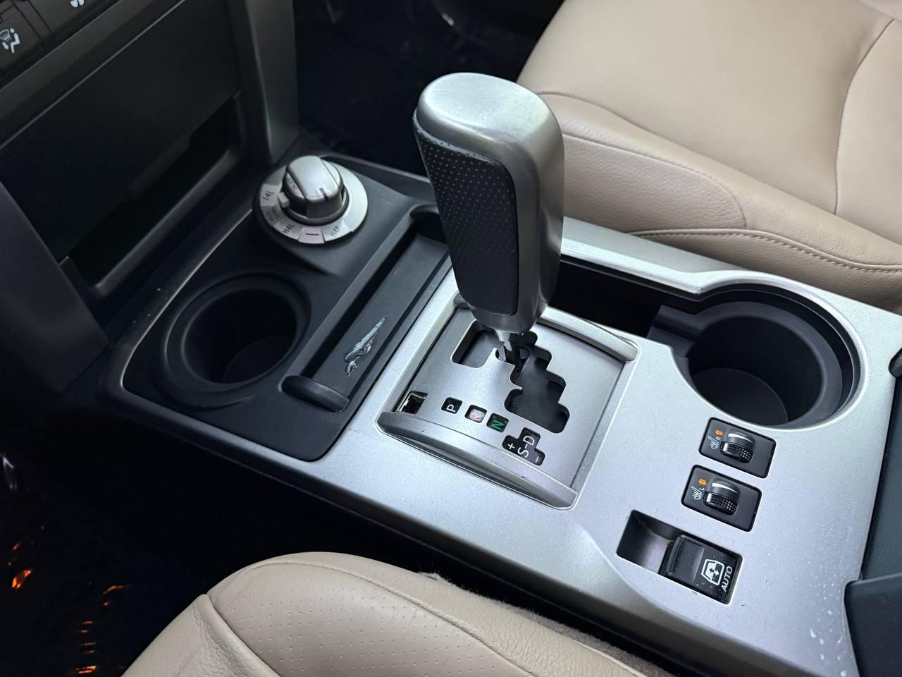 Toyota 4Runner Limited 4WD V6 2012