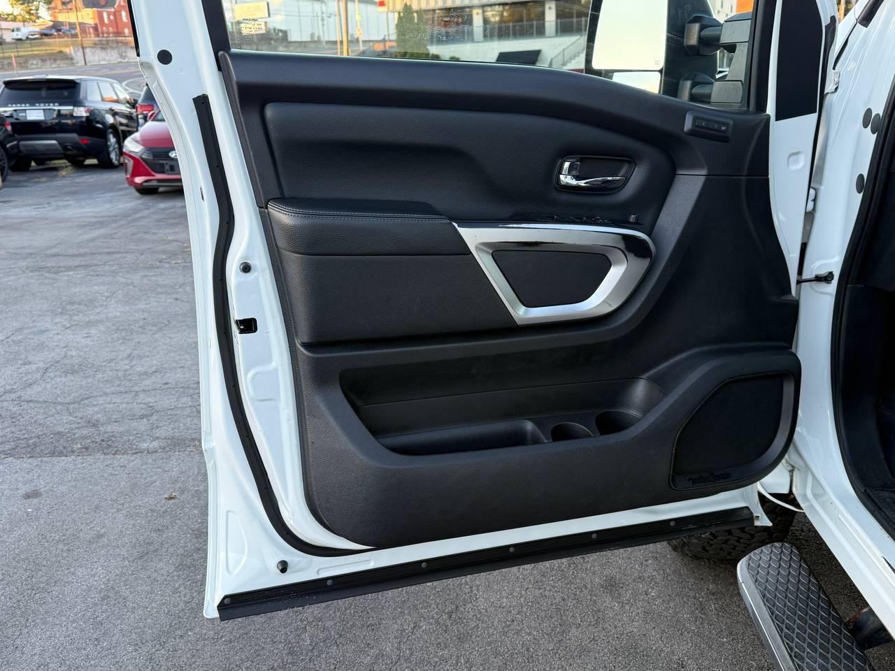 Nissan Titan XD SL 4WD Diesel 2016