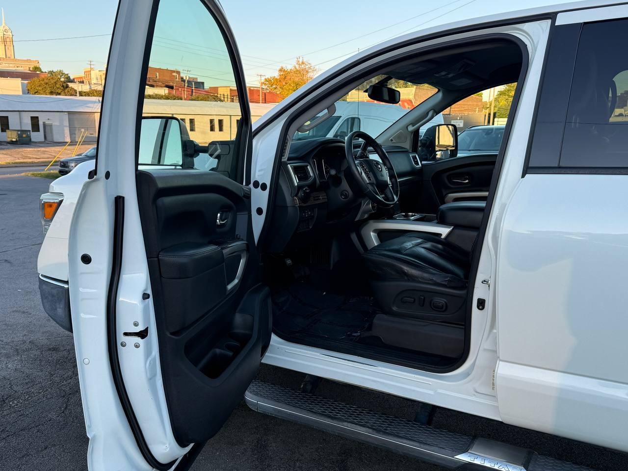 Nissan Titan XD SL 4WD Diesel 2016