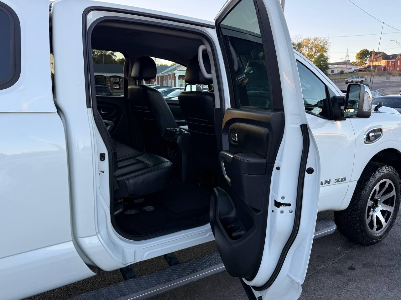 Nissan Titan XD SL 4WD Diesel 2016