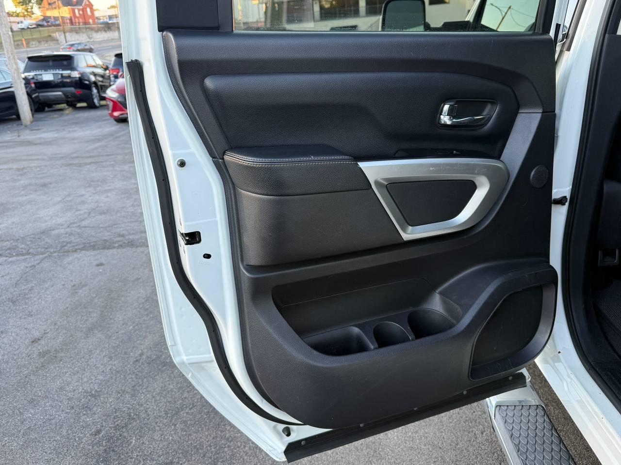 Nissan Titan XD SL 4WD Diesel 2016