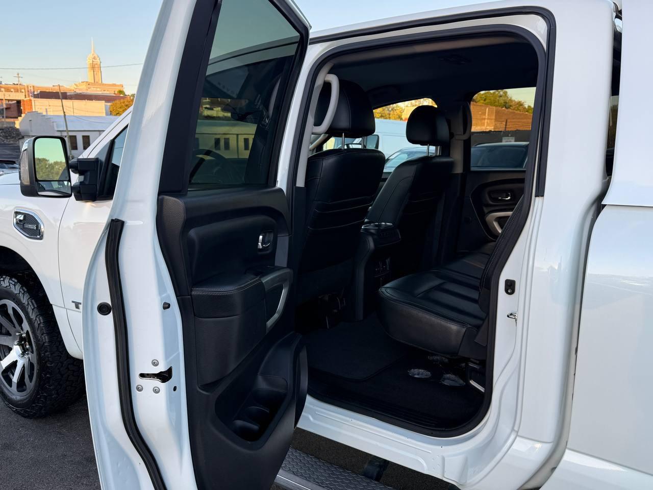 Nissan Titan XD SL 4WD Diesel 2016