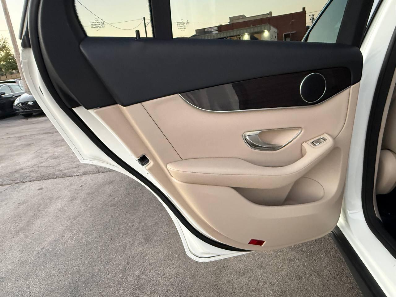 Mercedes-Benz GLC-Class GLC300 2016