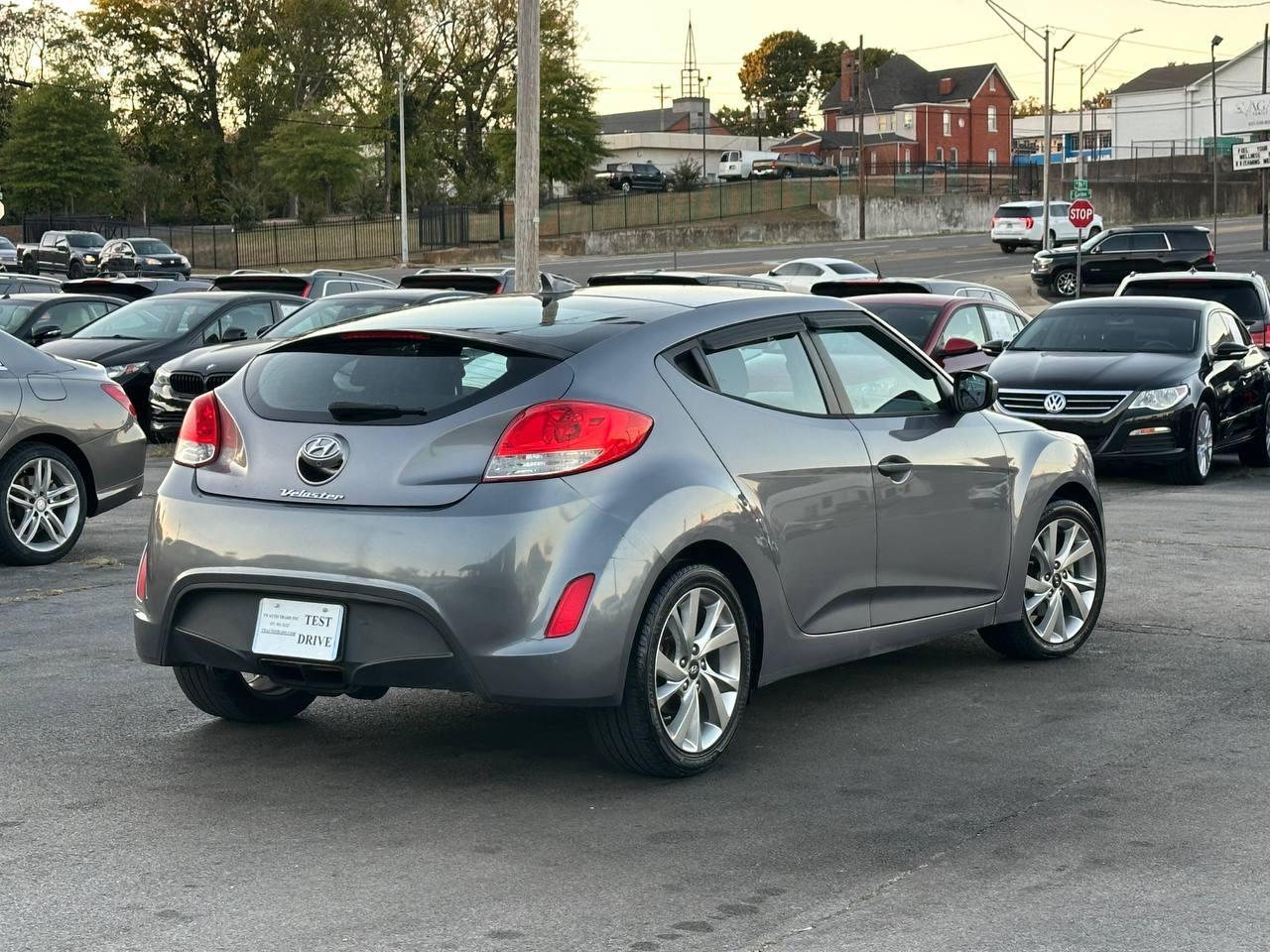 Hyundai Veloster Base 6AT 2016