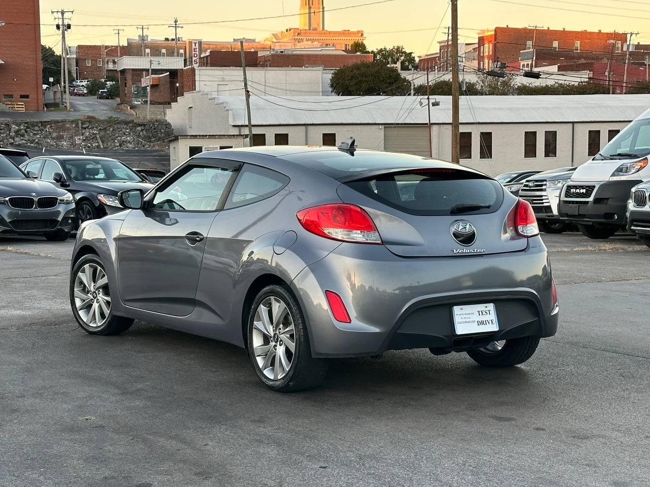Hyundai Veloster Base 6AT 2016