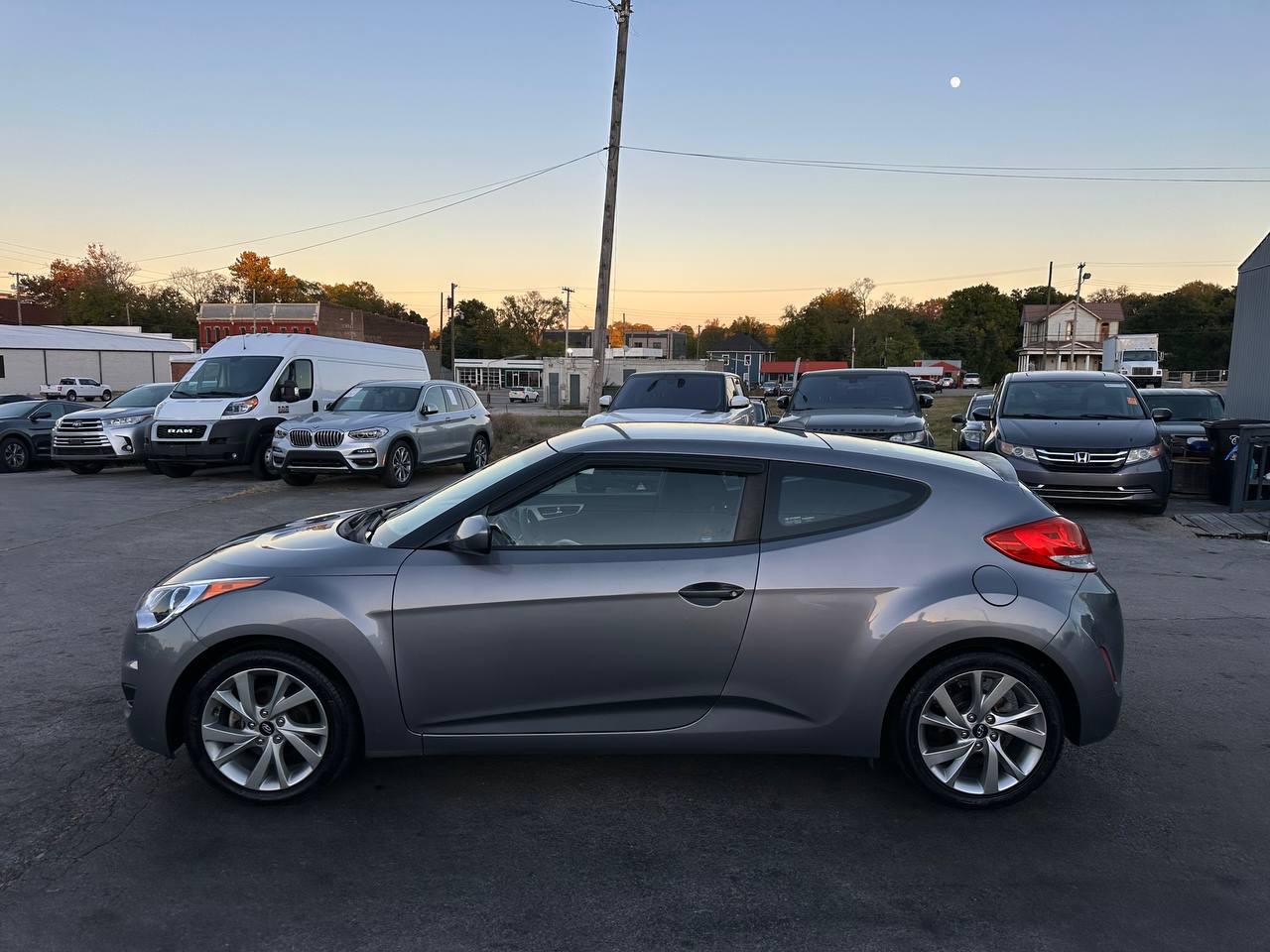 Hyundai Veloster Base 6AT 2016