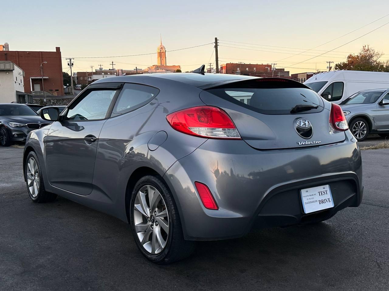 Hyundai Veloster Base 6AT 2016