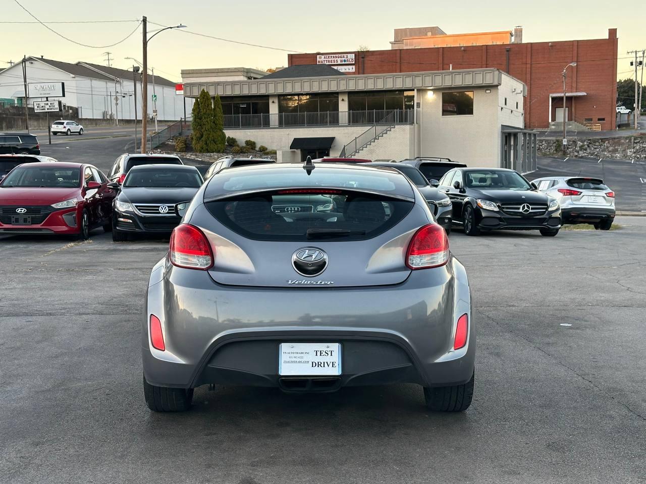 Hyundai Veloster Base 6AT 2016