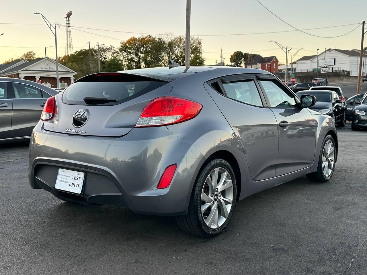 Hyundai Veloster Base 6AT 2016