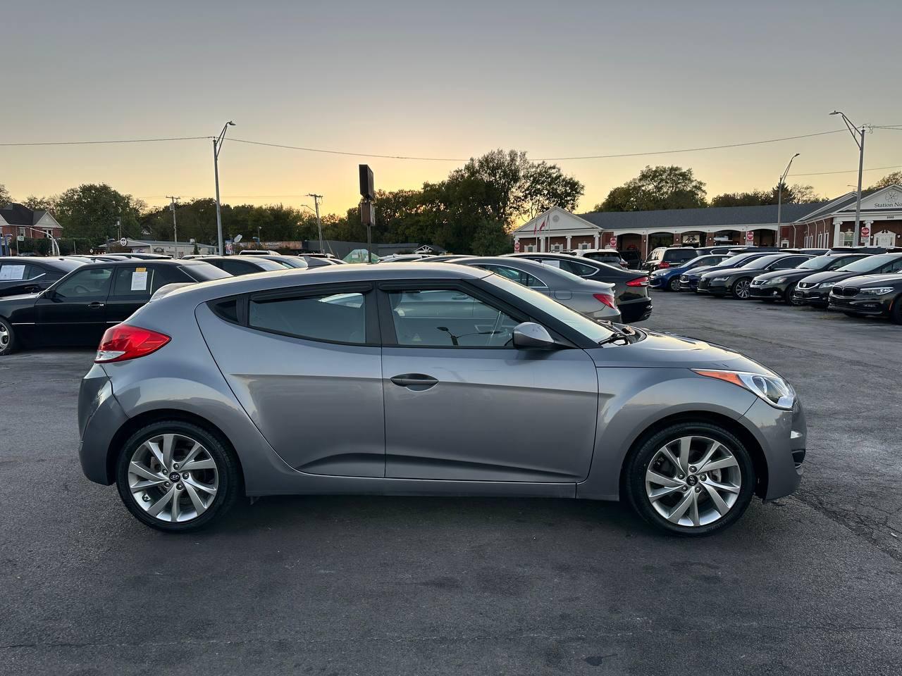 Hyundai Veloster Base 6AT 2016