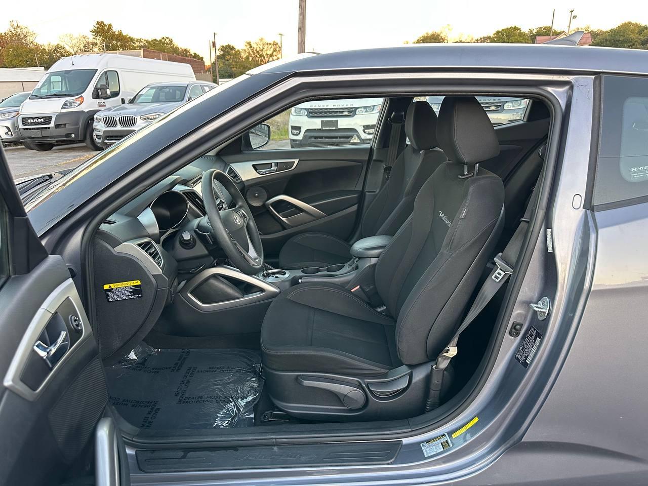 Hyundai Veloster Base 6AT 2016