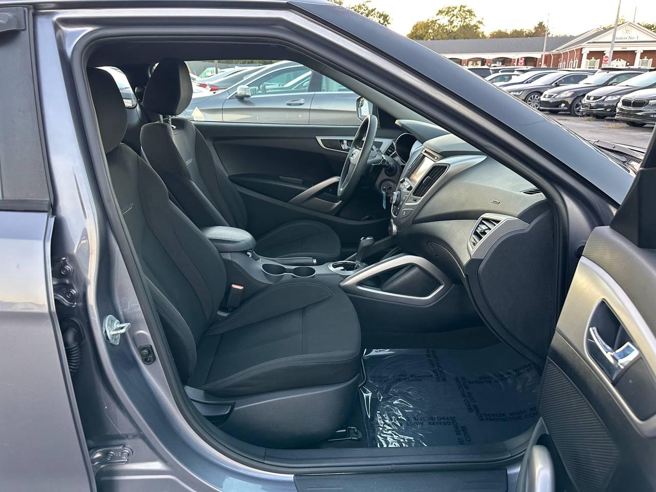 Hyundai Veloster Base 6AT 2016