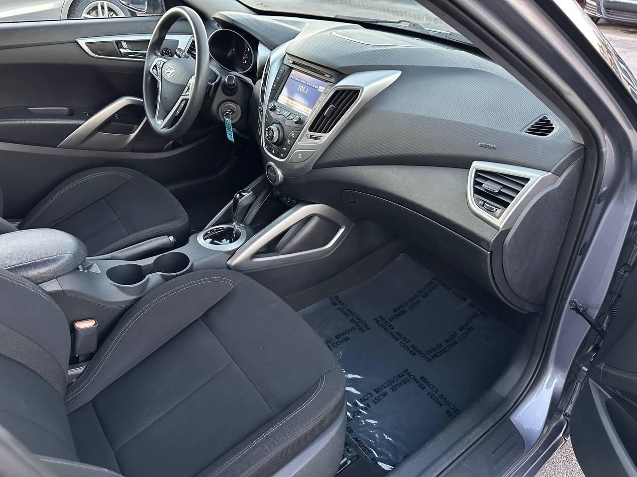 Hyundai Veloster Base 6AT 2016
