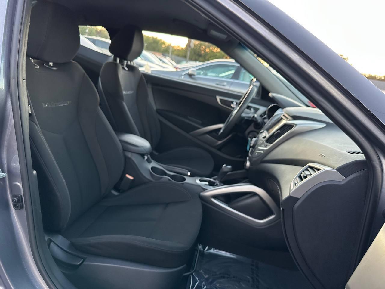 Hyundai Veloster Base 6AT 2016