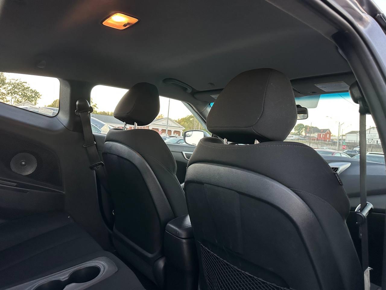Hyundai Veloster Base 6AT 2016