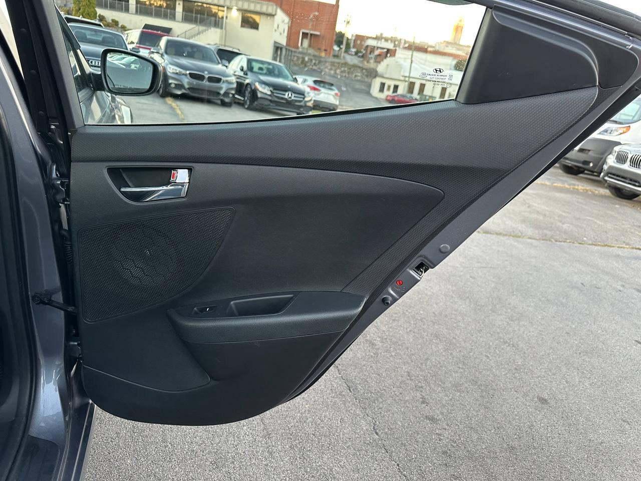Hyundai Veloster Base 6AT 2016