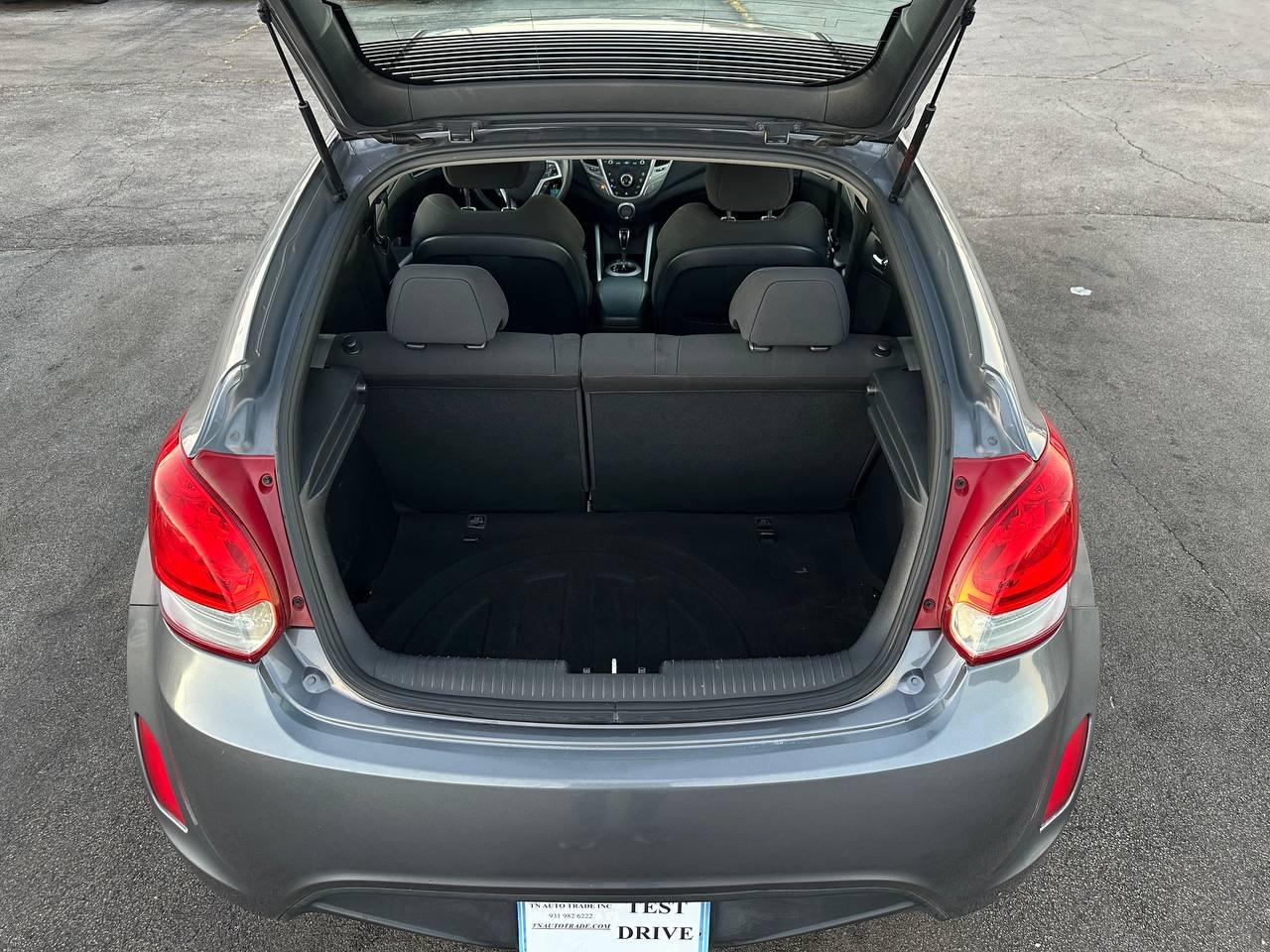 Hyundai Veloster Base 6AT 2016