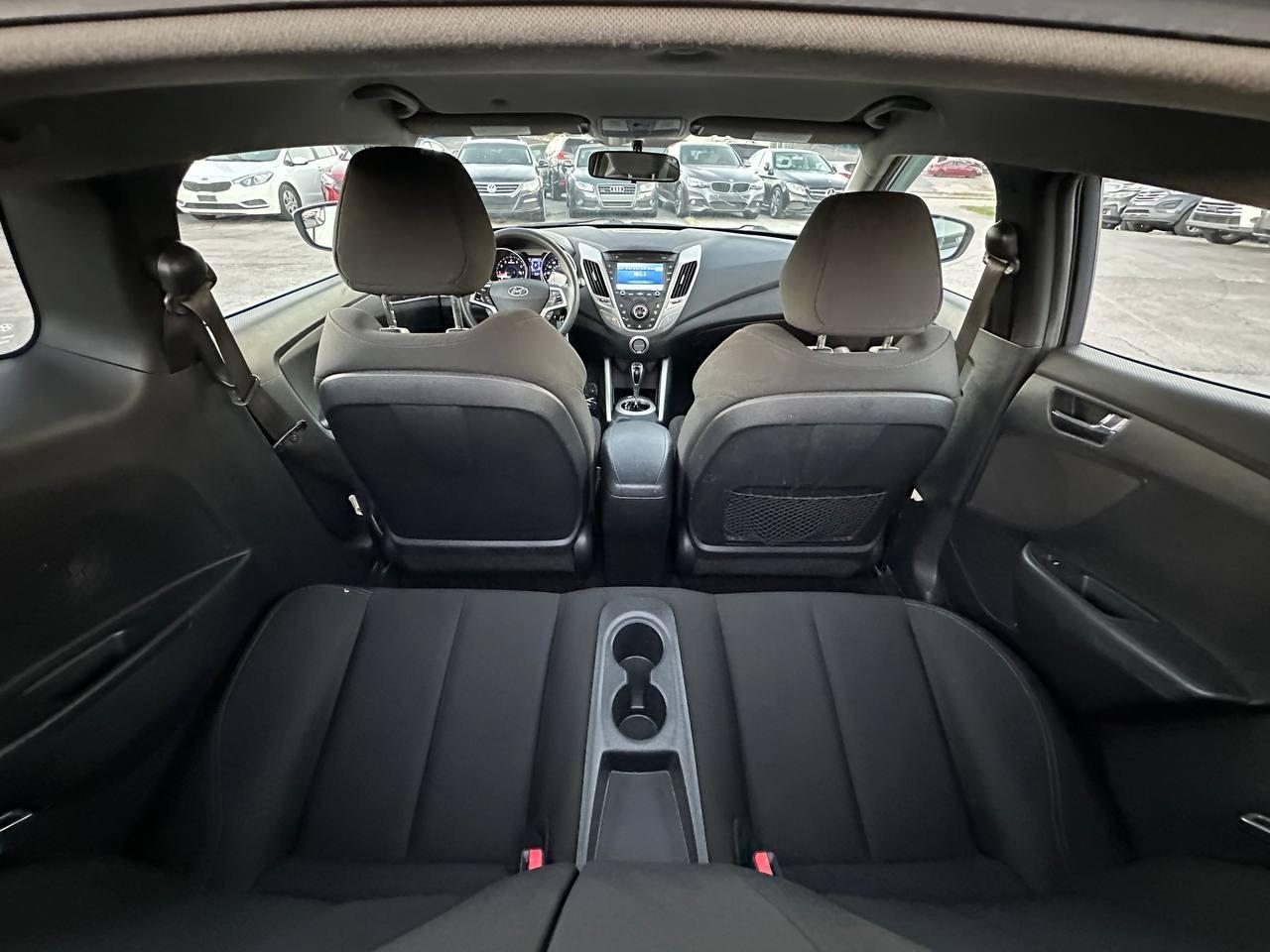 Hyundai Veloster Base 6AT 2016