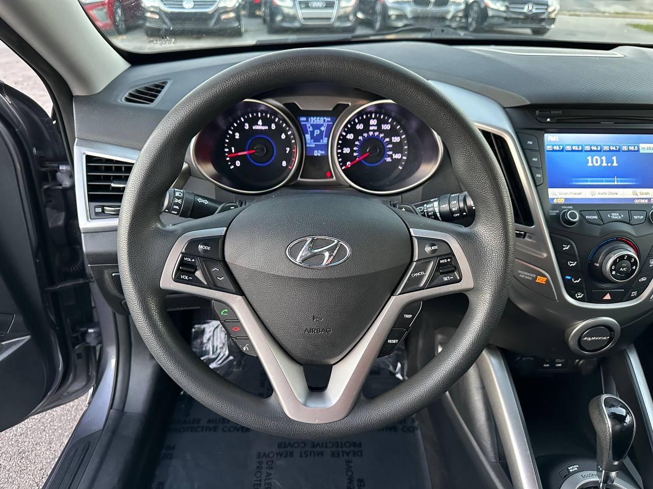Hyundai Veloster Base 6AT 2016