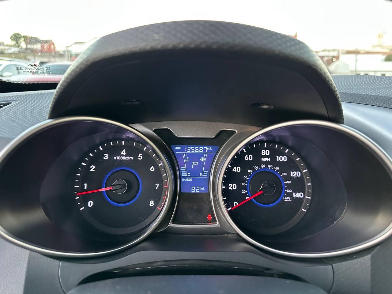 Hyundai Veloster Base 6AT 2016