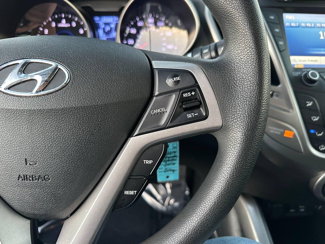Hyundai Veloster Base 6AT 2016