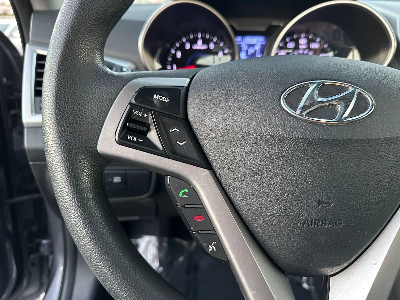 Hyundai Veloster Base 6AT 2016