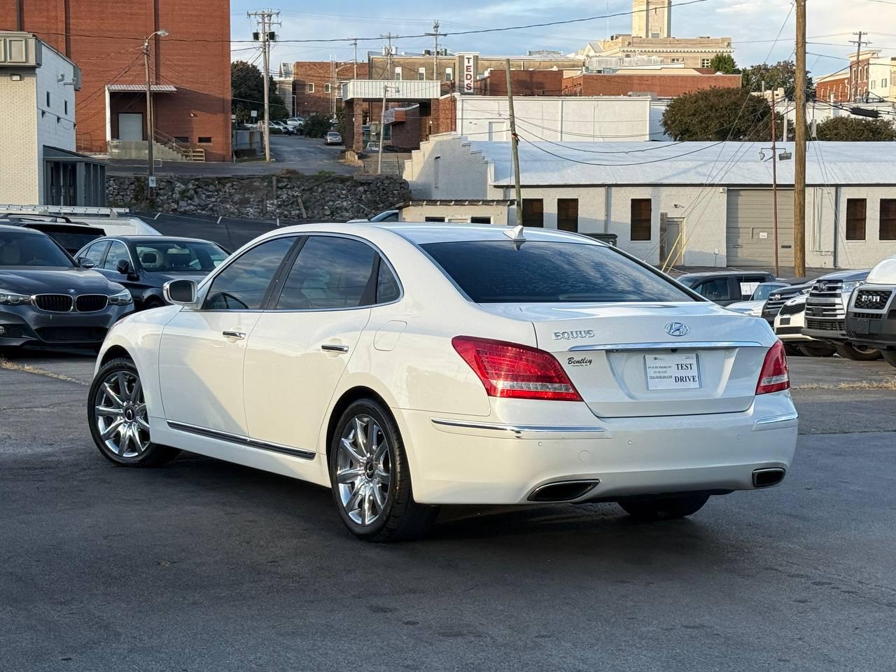 Hyundai Equus Signature 2013