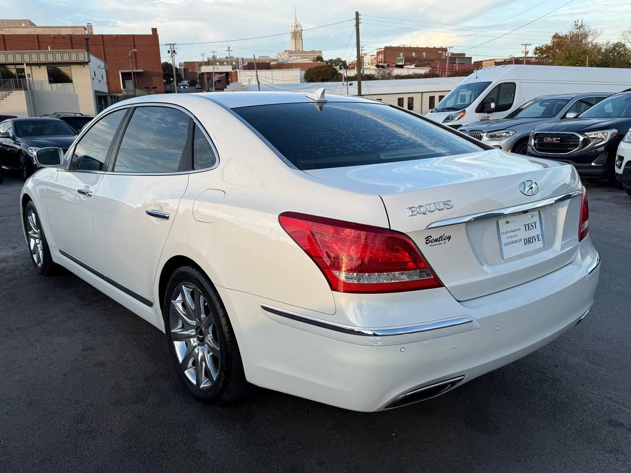 Hyundai Equus Signature 2013