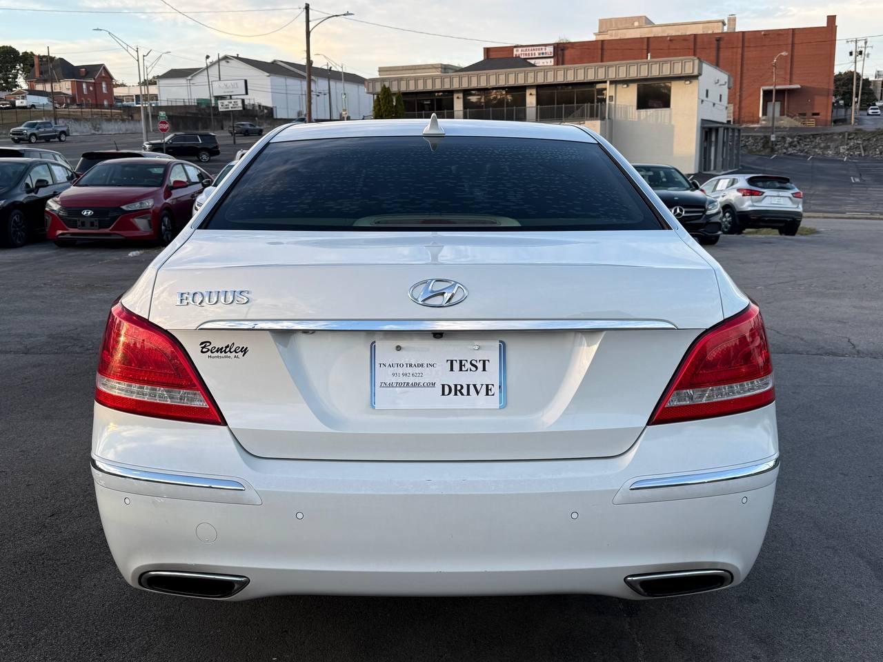 Hyundai Equus Signature 2013