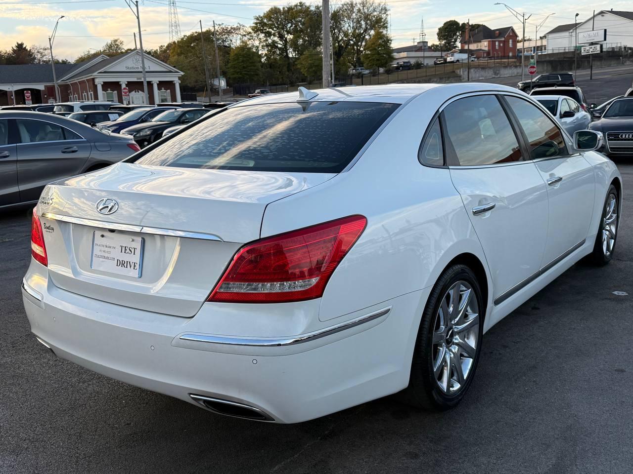 Hyundai Equus Signature 2013