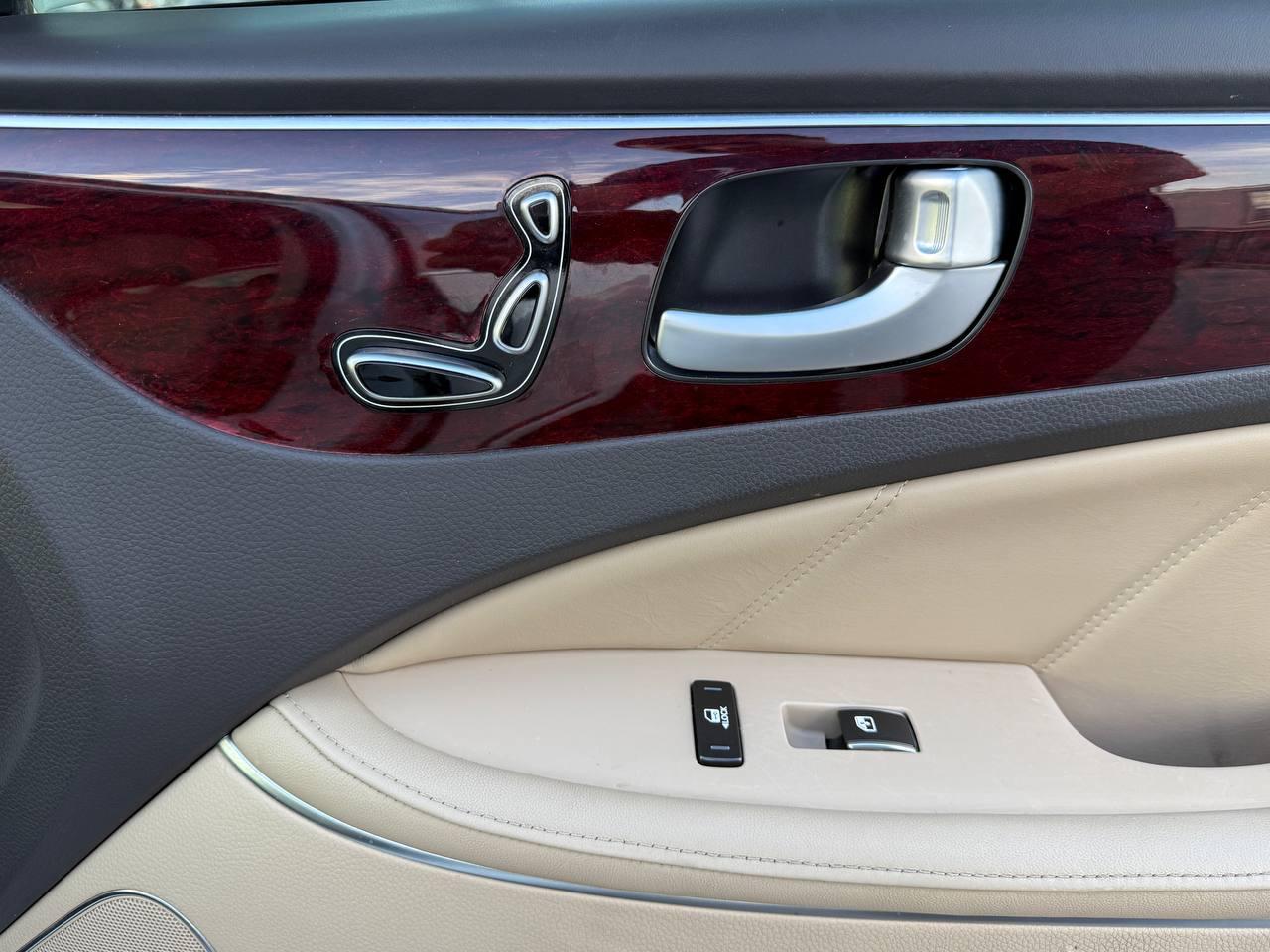 Hyundai Equus Signature 2013