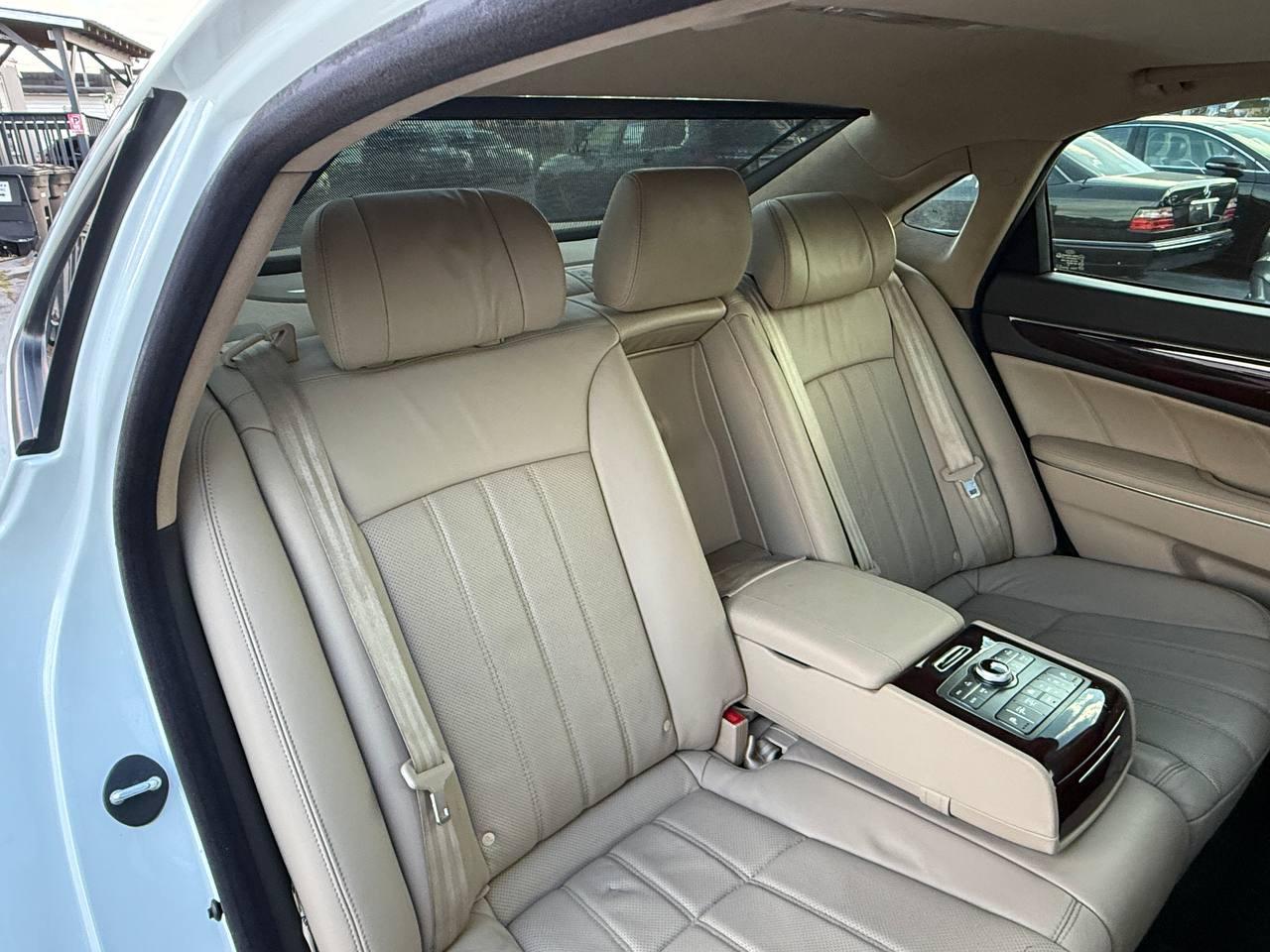 Hyundai Equus Signature 2013