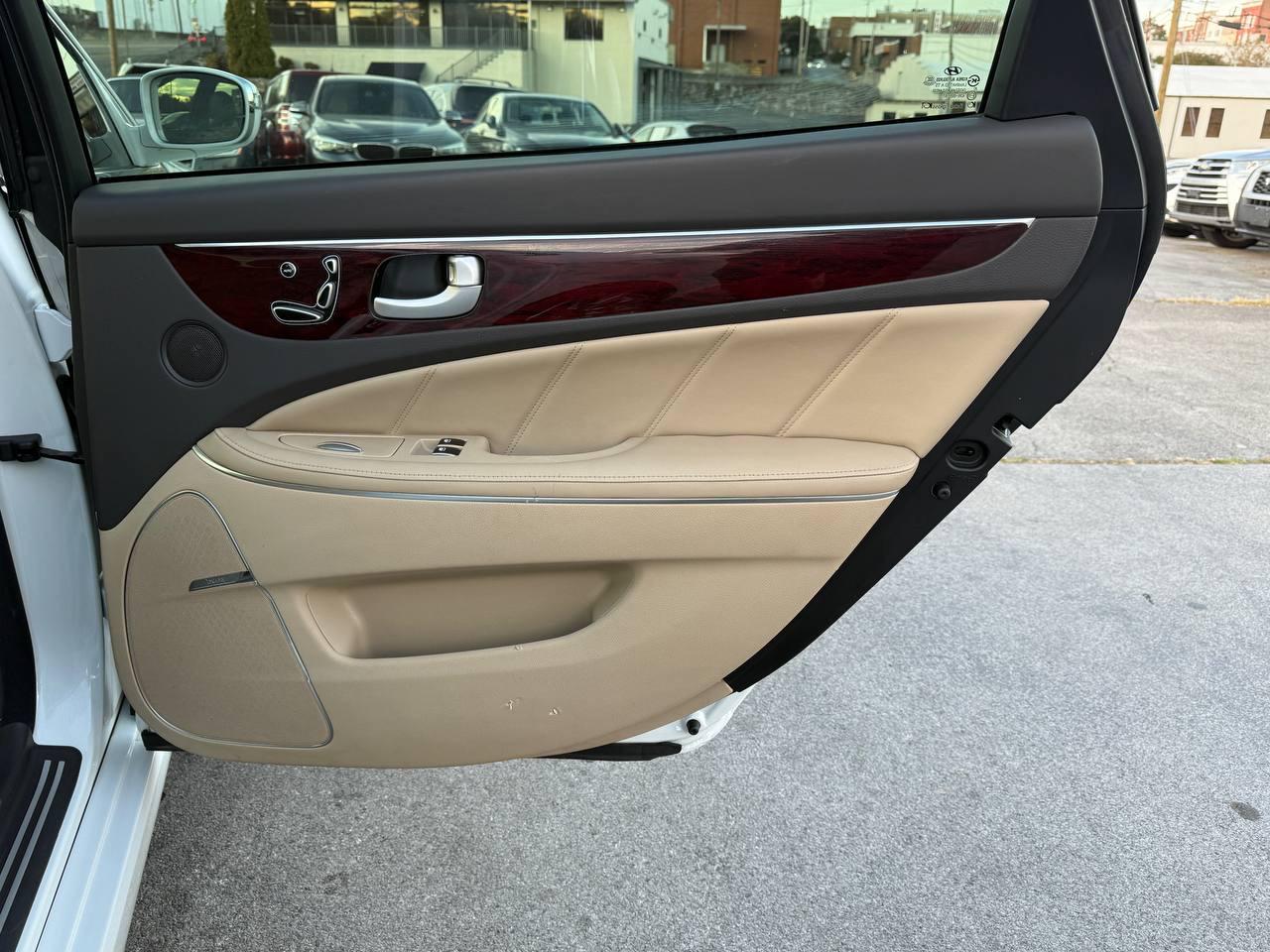 Hyundai Equus Signature 2013