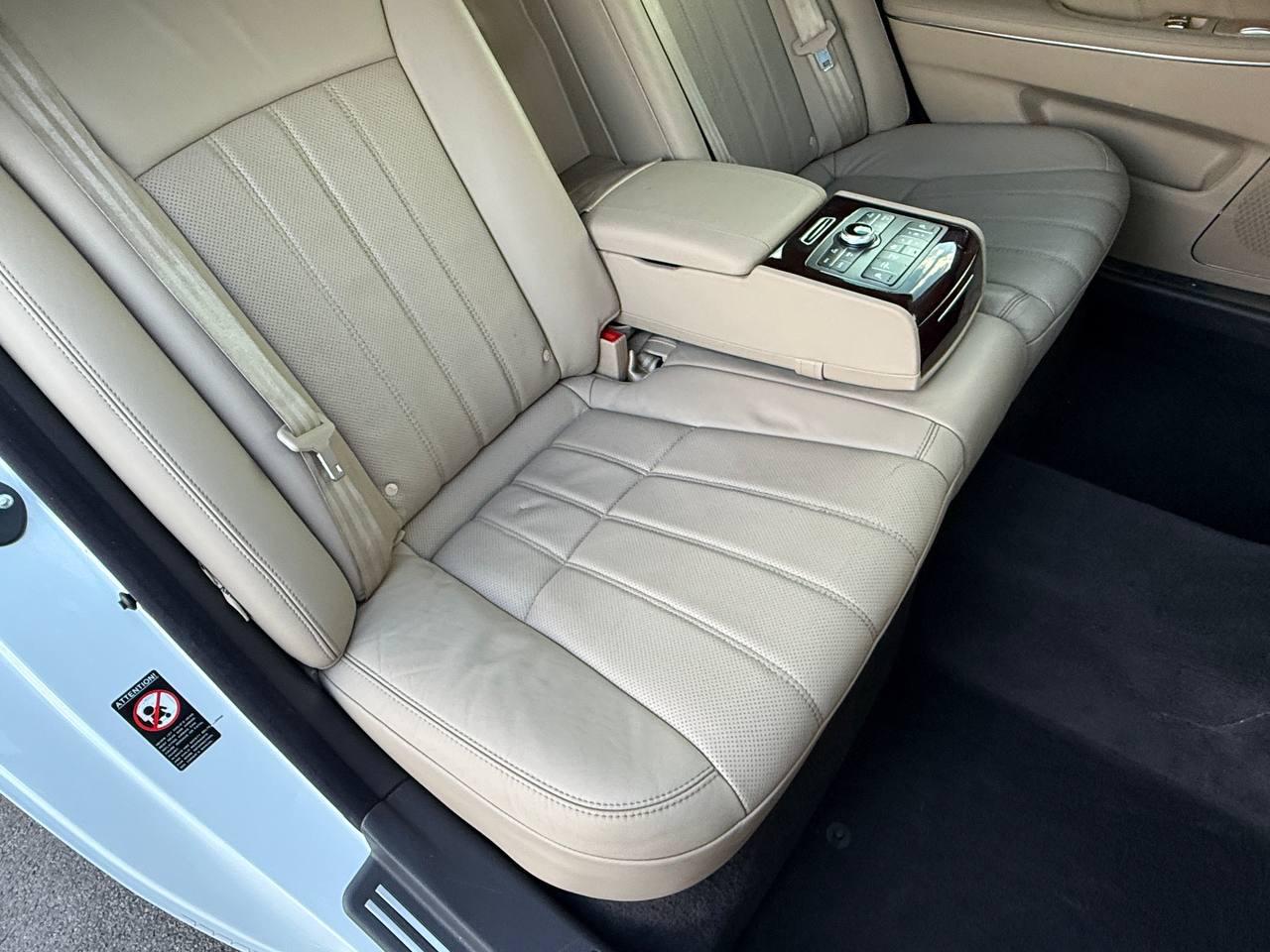 Hyundai Equus Signature 2013