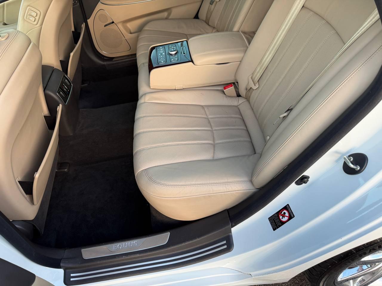 Hyundai Equus Signature 2013