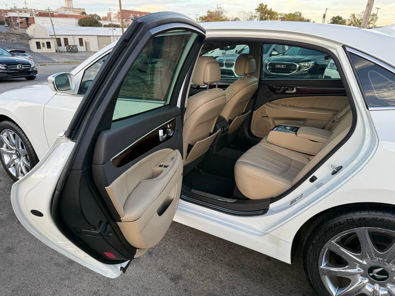 Hyundai Equus Signature 2013