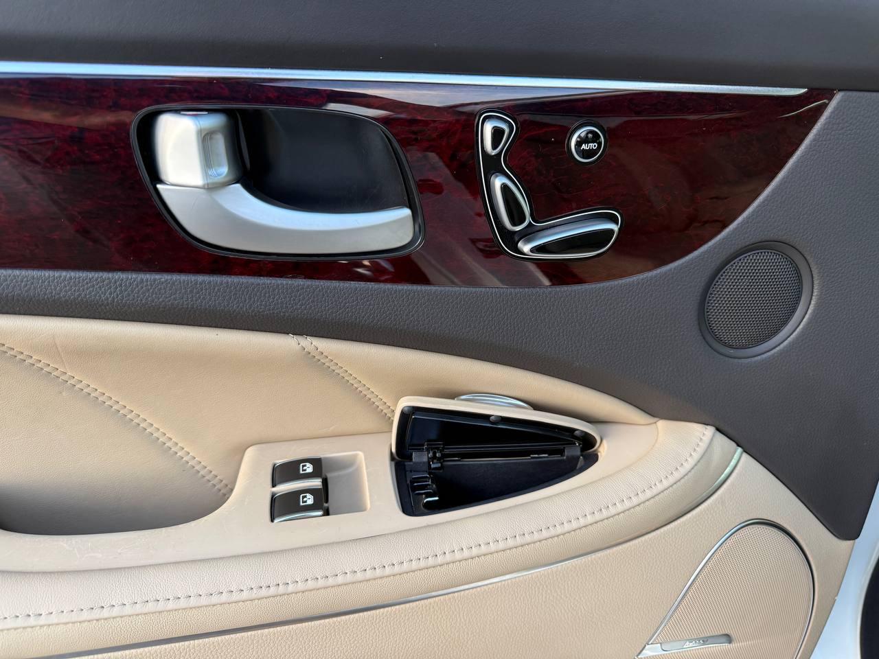 Hyundai Equus Signature 2013