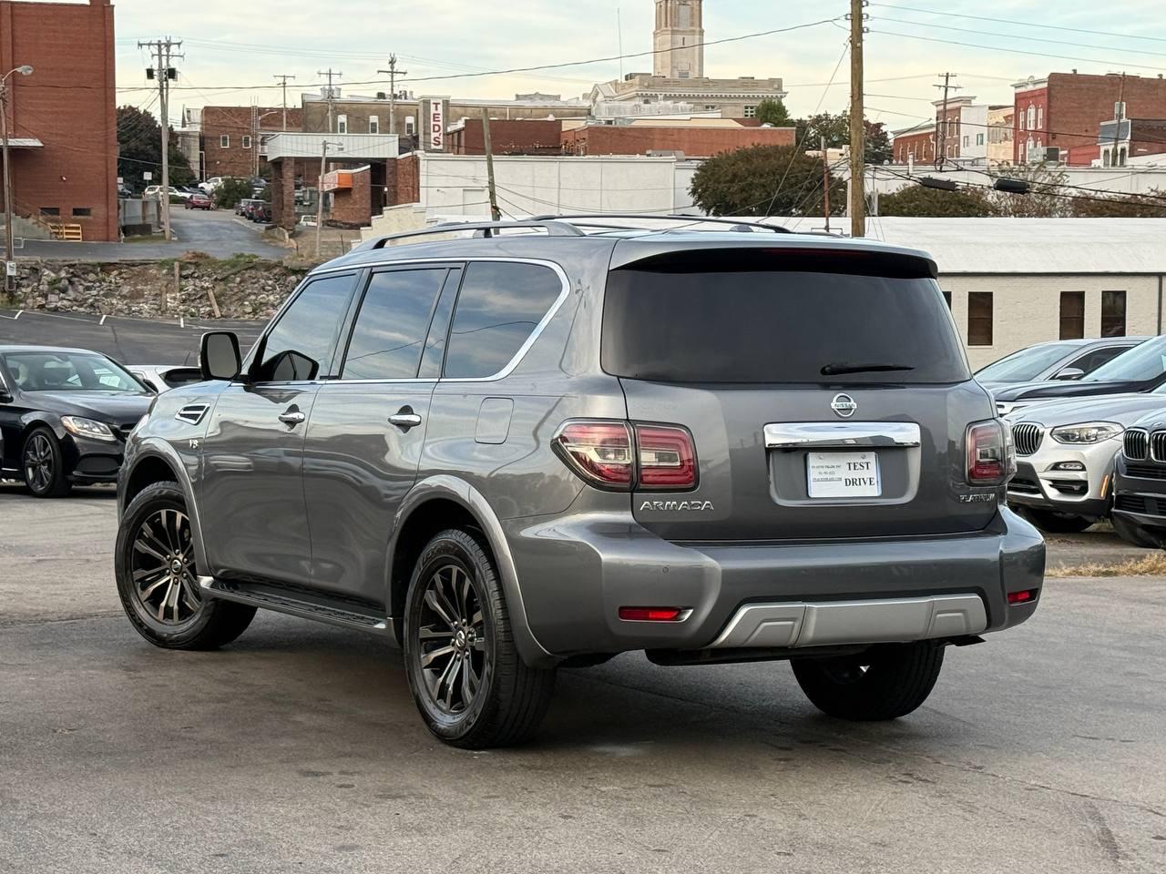 Nissan Armada Platinum AWD 2017