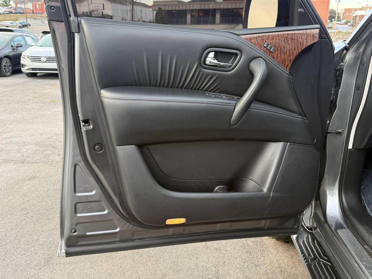 Nissan Armada Platinum AWD 2017