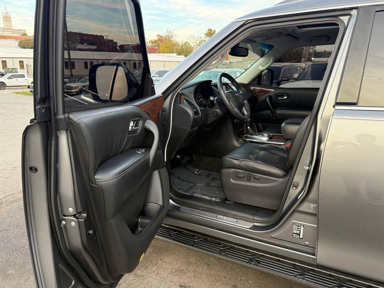 Nissan Armada Platinum AWD 2017