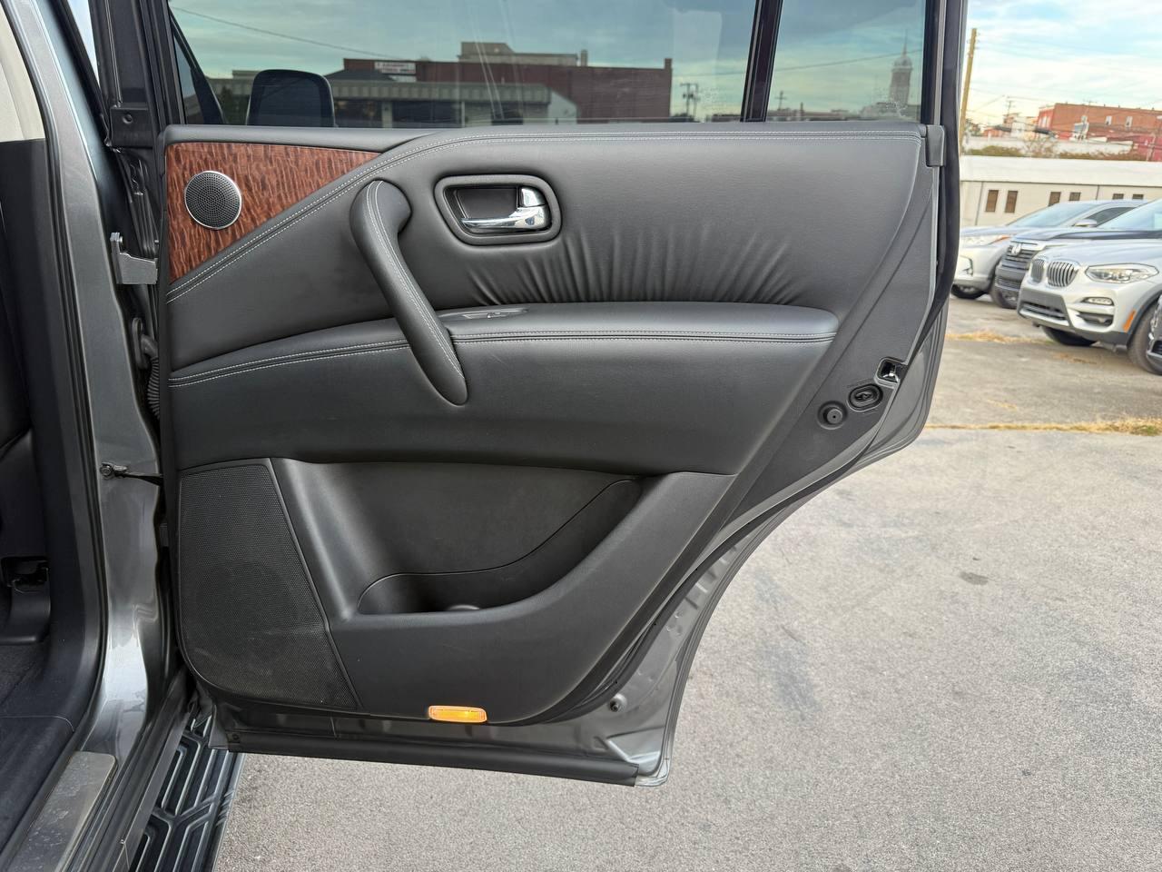 Nissan Armada Platinum AWD 2017