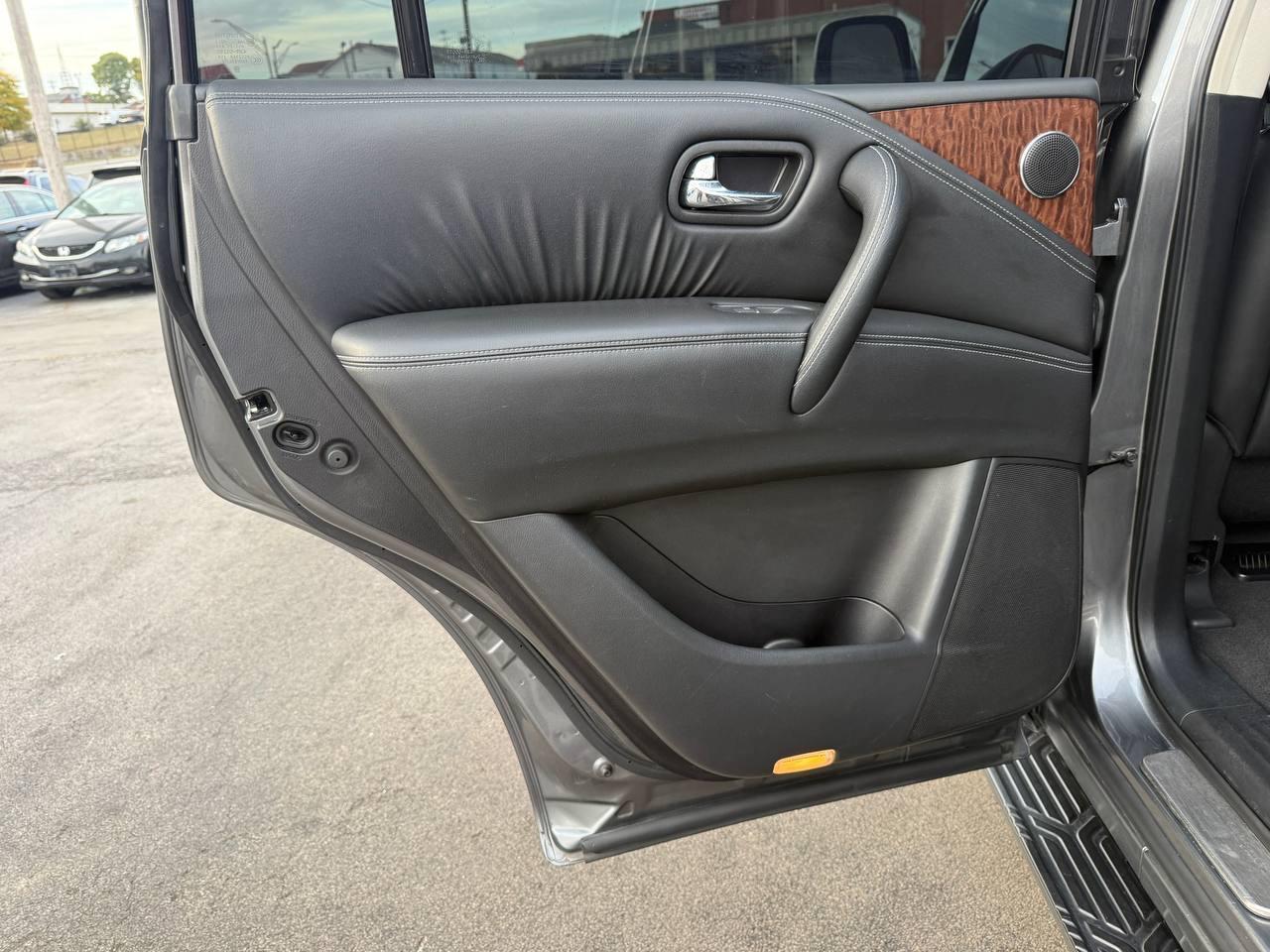 Nissan Armada Platinum AWD 2017